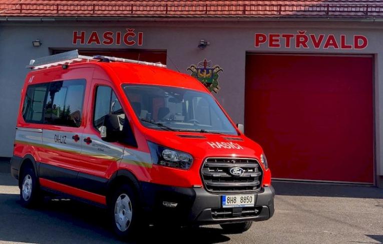 Město Petřvald dne 11. června 2025 převzalo nový dopravní automobil značky Ford Transit a petřvaldští hasiči se tak mohou letos již podruhé radovat z nové techniky. 